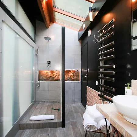 Semi Troglodyte En Foret Massage Et Diner Romantique Homestay *