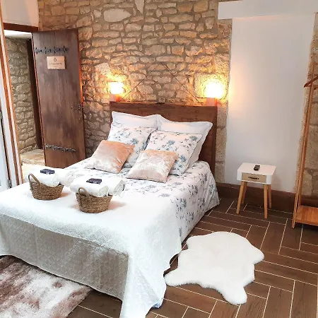 Semi Troglodyte En Foret Massage Et Diner Romantique L'Orbrie